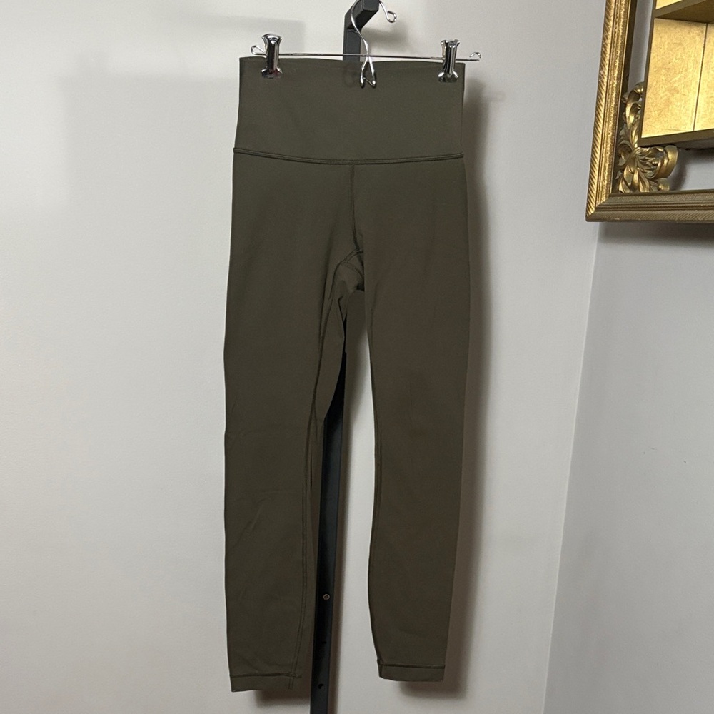 Lululemon Size 4 Wunder Under High-Rise 7/8 Tight 25" Full-On® Luon